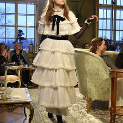 Cara Delevingne de novia con un diseño de Chanel en Salzburgo