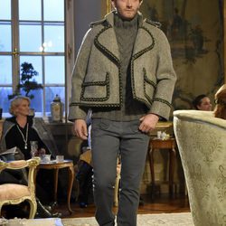 Jersey de punto, chaqueta de tweed y pantalones de la colección pre-fall 2015 de Chanel