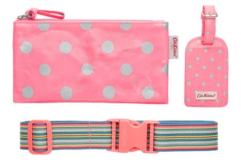 Accesorios de viaje de la colección navideña de Cath Kidston 