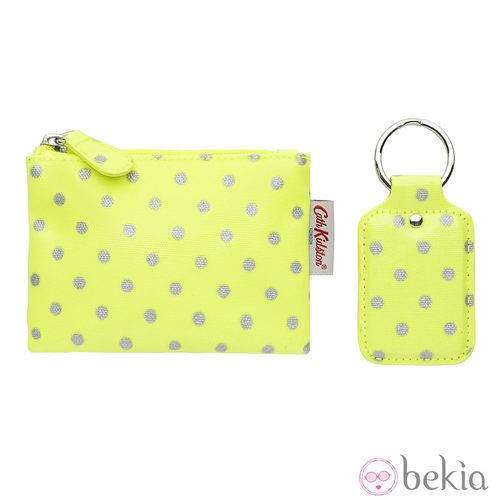Accesorios en color neón de la colección navideña de Cath Kidston 