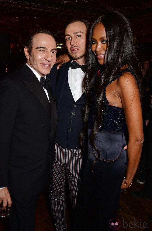 John Galliano, Naomi Campbell y Alexis Roche en una fiesta en Londres