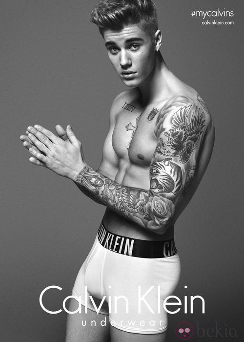 Justin Bieber posando como nuevo embajador de Calvin Klein con ropa interior de la firma