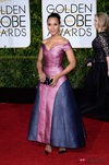 Kerry Washington con un vestido bicolor metalizado en los Globos de Oro 2015