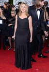 Edie Falco con un diseño negro en los Globos de Oro 2015