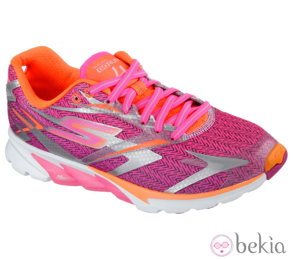 Zapatillas fucsia GoRun 4 de la firma Skechers