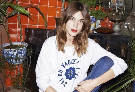 Alexa Chung posando para el catálogo primavera 2015 de AG Jeans