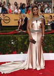 Laverne Cox con un vestido de Johanna Johnson en la alfombra roja de los Premios SAG 2015