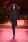 Traje negro de Schiaparelli en la Semana de la Alta Costura de París primavera/verano 2015