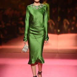 Vestido verde de Schiaparelli en la Semana de la Alta Costura de París primavera/verano 2015