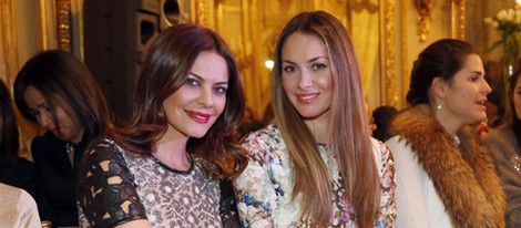 María José Suárez y Priscila de Gustin en el desfile de 'Bodabook, sí quiero'