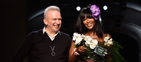 Jean Paul Gaultier con Naomi Campbell en su desfile de la Semana de la Alta Costura de París