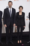 La Reina Letizia con un esmoquin negro en la gala de los 25 años de Antena 3