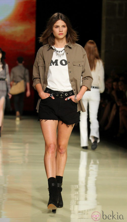Alba Galocha con un conjunto de Mango en el desfile de la 080 Barcelona Fashion 2015
