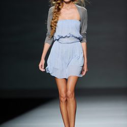 Vestido azul de TCN en Cibeles para la primavera 2012