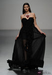 Vestido negro de palabra de honor en el desfile de María Escoté en Cibeles