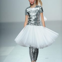 Camiseta de lentejuelas y falda de tul de Carlos Díez, colección primavera 2012