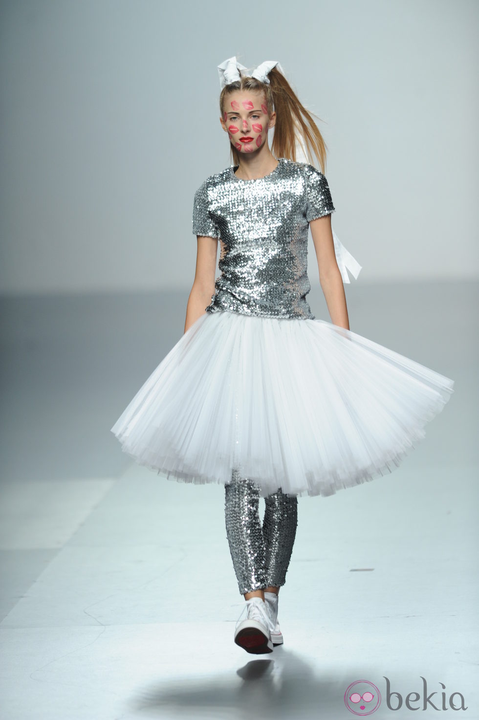 Camiseta de lentejuelas y falda de tul de Carlos Díez, colección primavera 2012