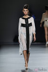 Vestido blanco y negro de Juana Martín en Cibeles