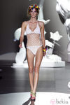 Triquini blanco de tela de red de Dolores Cortés, colección primavera 2012