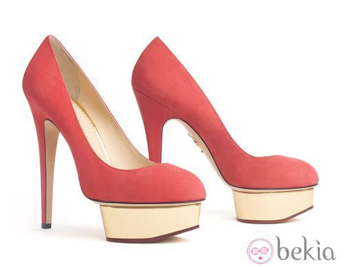 Zapatos rojos de plataforma de Charlotte Olympia