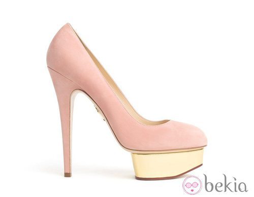 Zapatos rosas de ante con plataforma, de Charlotte Olympia