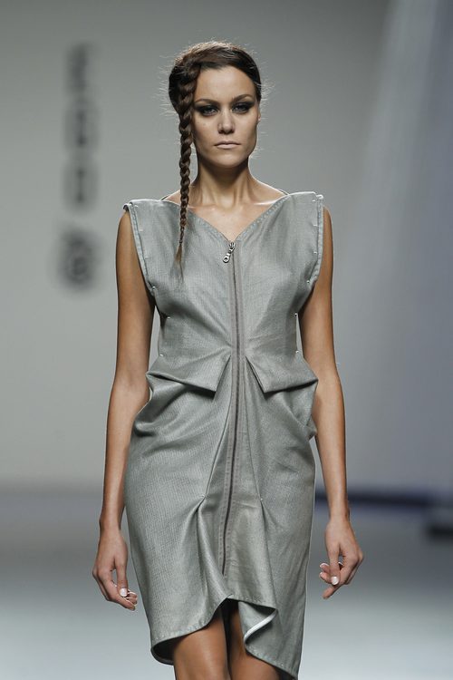 Vestido corto de Shen Lin en Cibeles, colección primavera 2012
