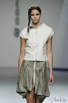 Chaqueta y falda con cremallera de Shen Lin, colección primavera 2012