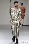 Traje de corte sideral de hombre de Alberto Puras en Cibeles, colección primavera 2012