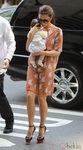 Victoria Beckham, con estampado de gatos, y Harper Seven