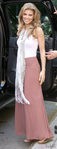 AnnaLynne McCord con pantalón palazzo