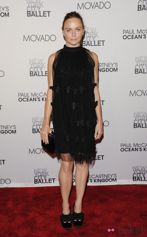 Stella McCartney con un vestido de su colección en el estreno de 'Ocean's Kingdom'