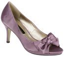 Zapatos peep toe rosas con lazo de Lorena Carreras, colección otoño/invierno 2011