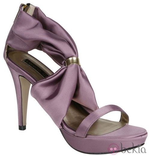 Sandalias rosas con bandas de Lorena Carreras, colección otoño/invierno 2011