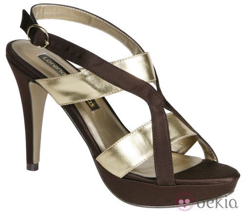Sandalias con plataforma en chocolate y oro de Lorena Carreras, colección otoño/invierno 2011