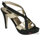 Sandalias con plataforma en negro y oro de Lorena Carreras, colección otoño/invierno 2011