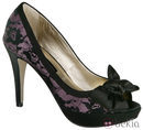 Peep toe rosas con encaje de Lorena Carreras, colección otoño/invierno 2011
