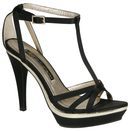 Sandalias negras con paltaforma de Lorena Carreras, colección otoño/invierno 2011