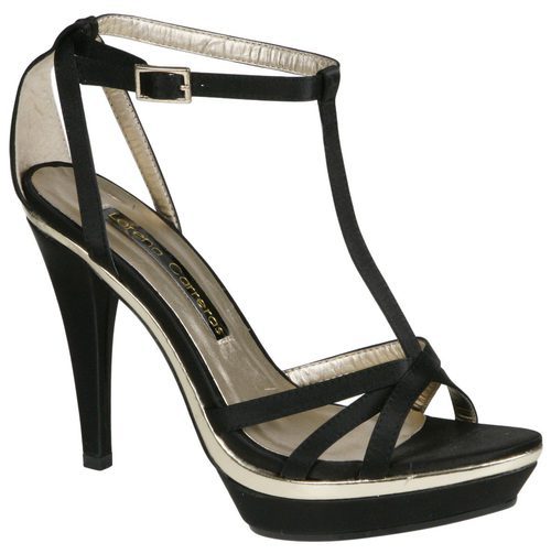 Sandalias negras con paltaforma de Lorena Carreras, colección otoño/invierno 2011
