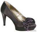 Zapatos de tacón con flor de Lorena Carreras, colección otoño/invierno 2011