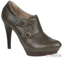 Botines marroes de cuero de Lorena Carreras, colección otoño/invierno 2011