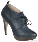 Botines azules con cordones de Lorena Carreras, colección otoño/invierno 2011