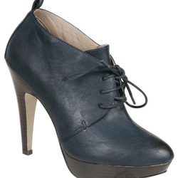 Botines azules con cordones de Lorena Carreras, colección otoño/invierno 2011