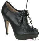 Botines negros estilo náutico de Lorena Carreras, colección otoño/invierno 2011