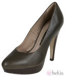 Zapatos de tacón de cuero verde de Lorena Carreras, colección otoño/invierno 2011