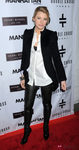 Blake Lively con altísimas botas de Stella McCartney