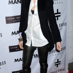 Blake Lively con altísimas botas de Stella McCartney