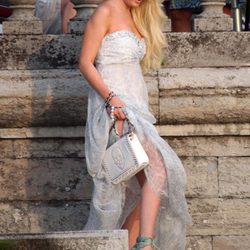 Lindsay Lohan vestida de Philipp Plein cerca de lago Como