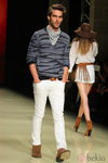 Jon Kortajarena con conjunto de Mango en el desfile de la 080 Barcelona Fashion