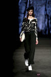 Pantalón de pierna ancha y jersey de TCN en el desfile de la 080 Barcelona Fashion 2015