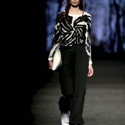Pantalón de pierna ancha y jersey de TCN en el desfile de la 080 Barcelona Fashion 2015